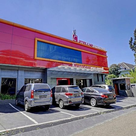 Oyo 3953 Hotel Catellya II Cipaku Bandung Exterior foto