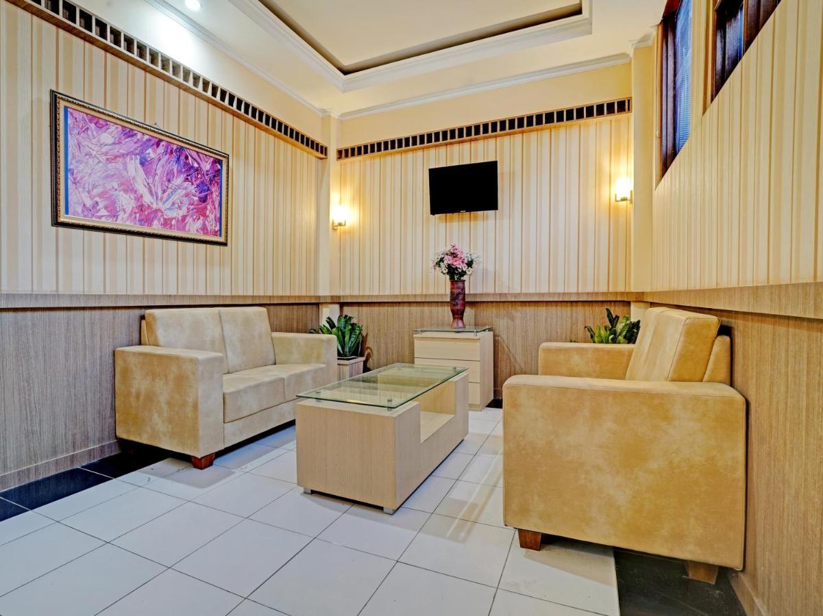 Oyo 3953 Hotel Catellya II Cipaku Bandung Exterior foto