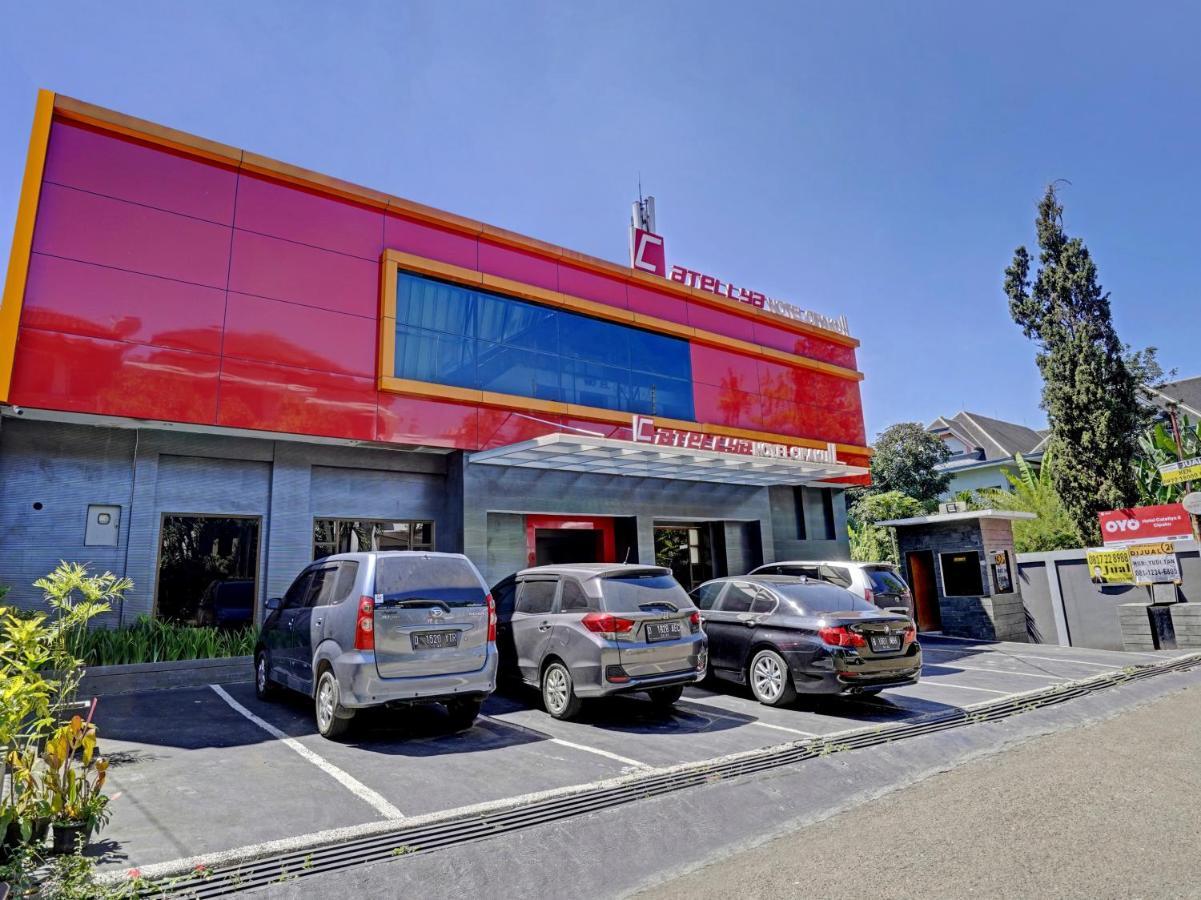 Oyo 3953 Hotel Catellya II Cipaku Bandung Exterior foto