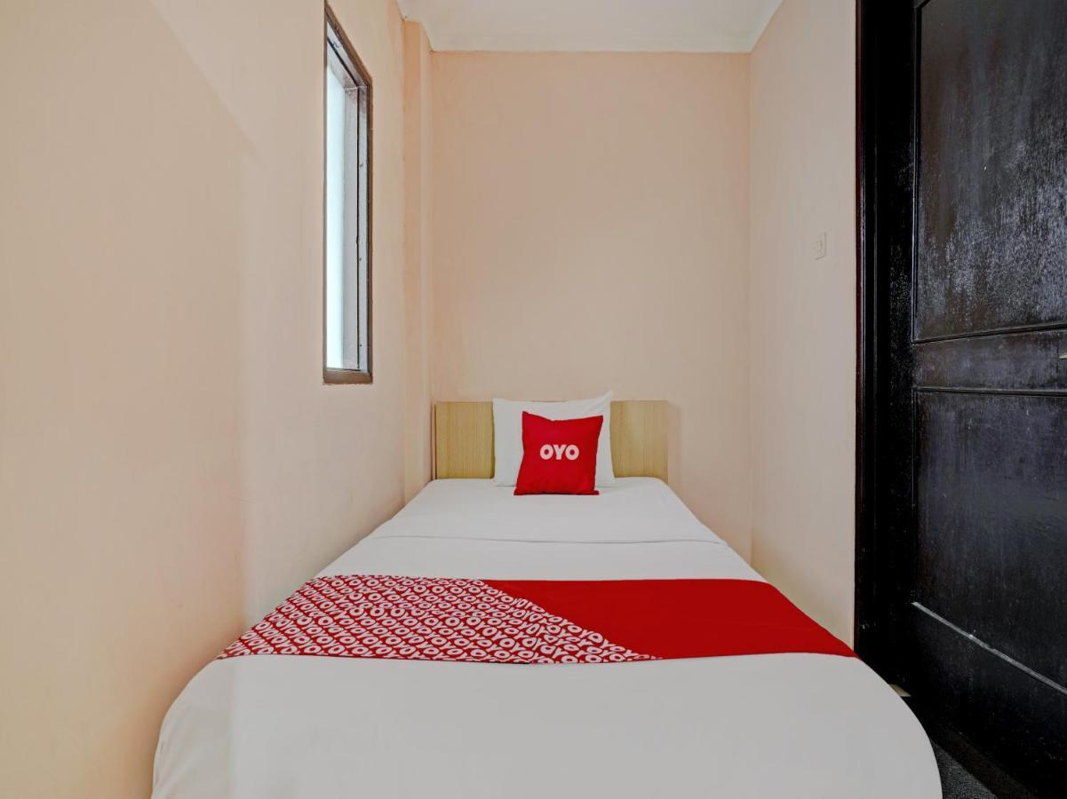 Oyo 3953 Hotel Catellya II Cipaku Bandung Exterior foto