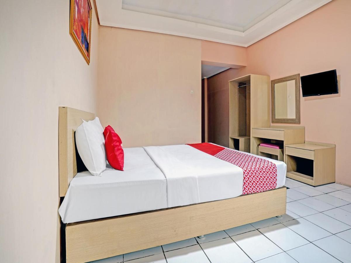 Oyo 3953 Hotel Catellya II Cipaku Bandung Exterior foto
