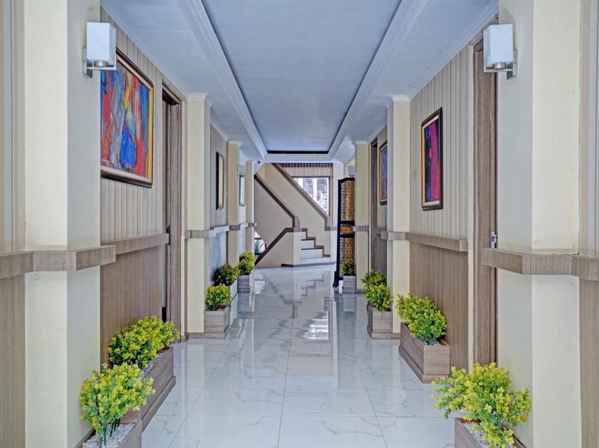 Oyo 3953 Hotel Catellya II Cipaku Bandung Exterior foto