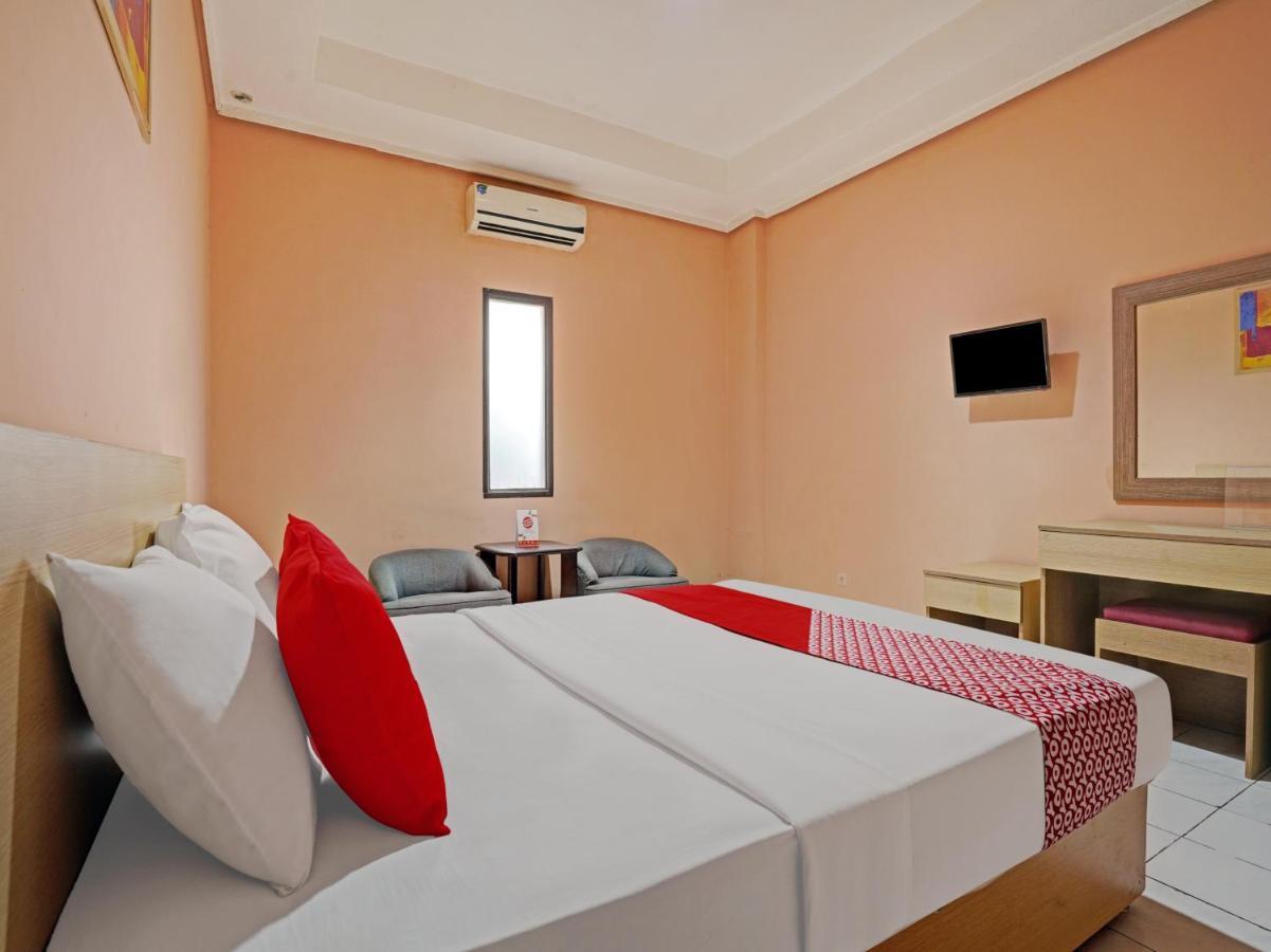 Oyo 3953 Hotel Catellya II Cipaku Bandung Exterior foto