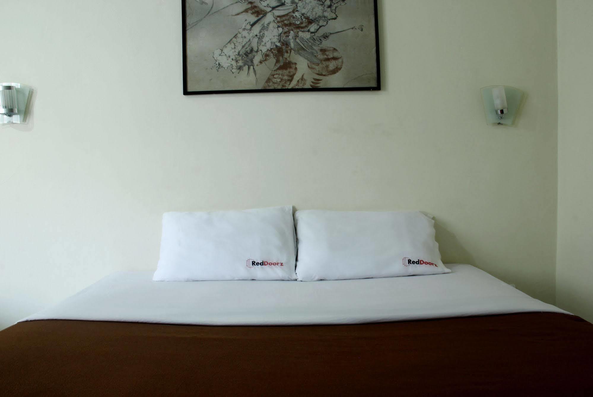 Oyo 3953 Hotel Catellya II Cipaku Bandung Exterior foto