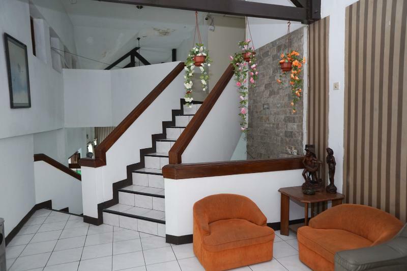 Oyo 3953 Hotel Catellya II Cipaku Bandung Exterior foto