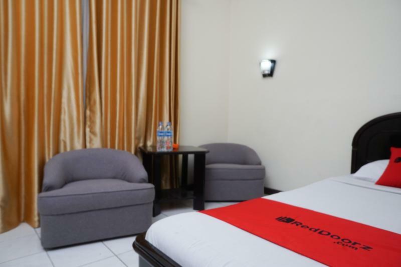 Oyo 3953 Hotel Catellya II Cipaku Bandung Exterior foto