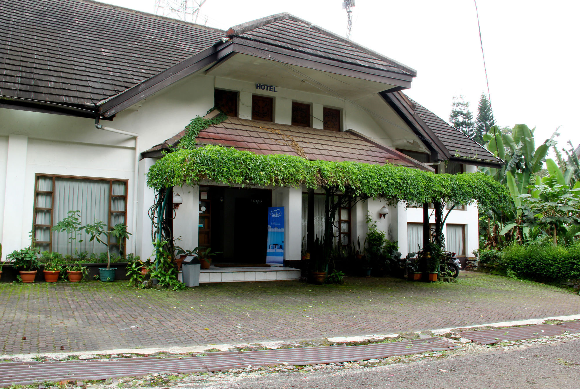 Oyo 3953 Hotel Catellya II Cipaku Bandung Exterior foto